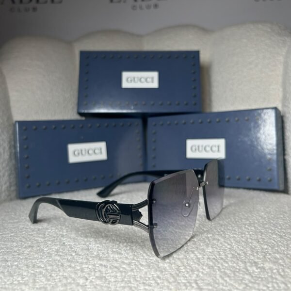 Gucci 58137 oversized square sunglasses in black, three-quarter view showing the interlocking G temple detail