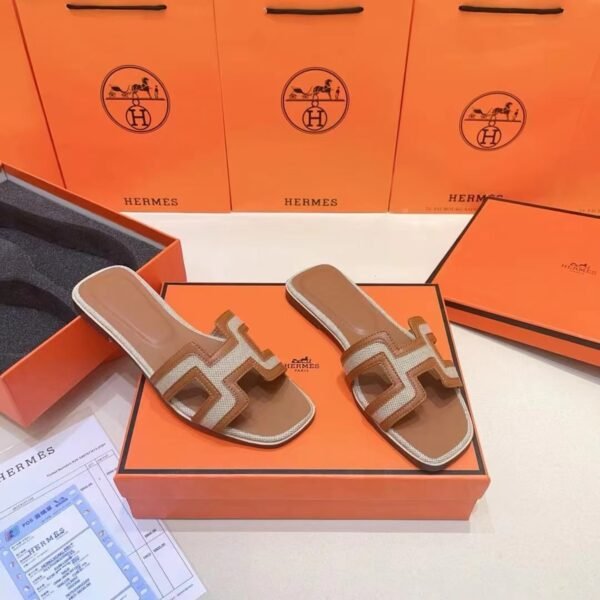 HMSORCNVTN_1 Hermès Oran Sliders — Canvas / Tan